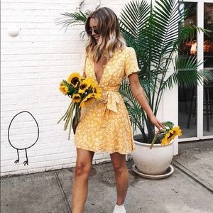 Yellow lulus dress